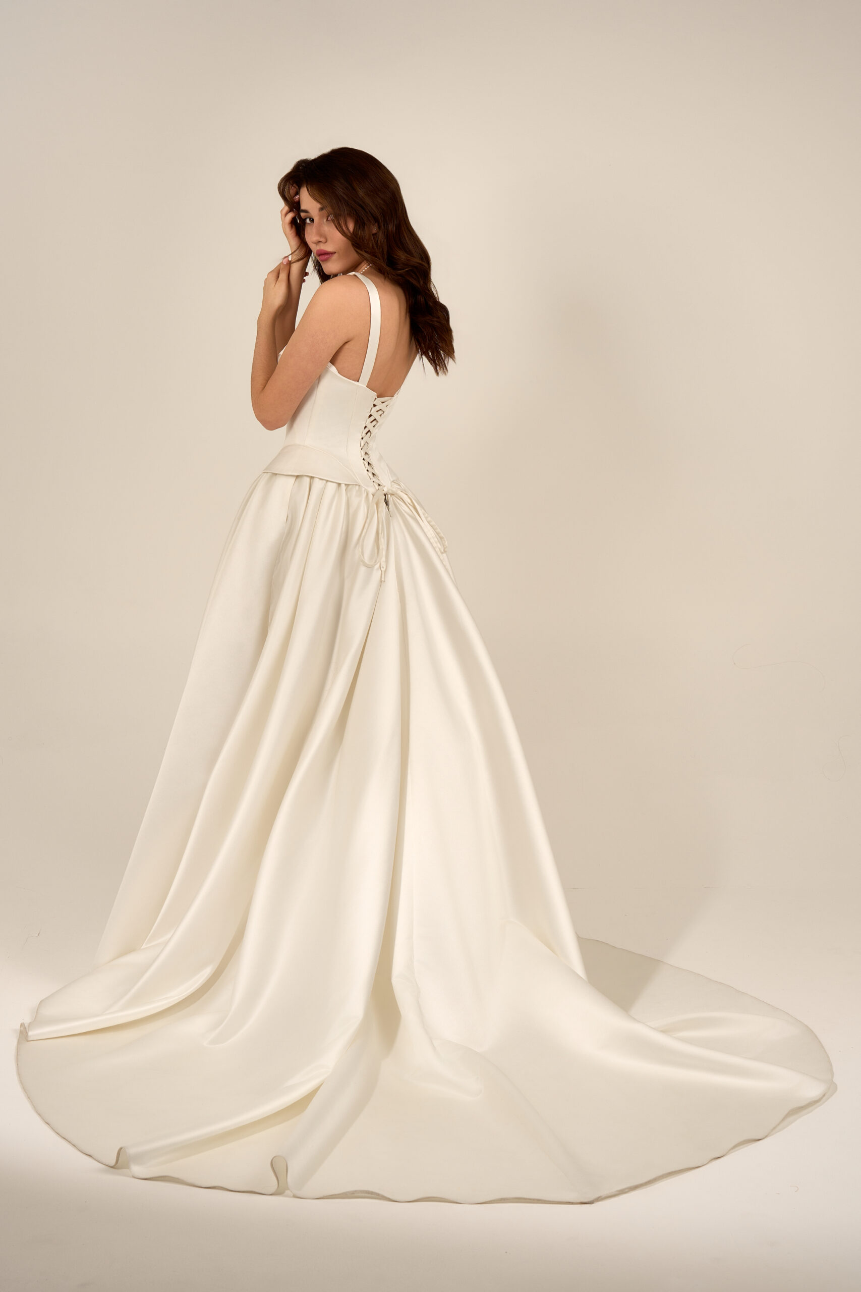 Julissa 2 Suknia ślubna Julissa – gorset z pałacową baskinką, detal, ARTEA Atelier